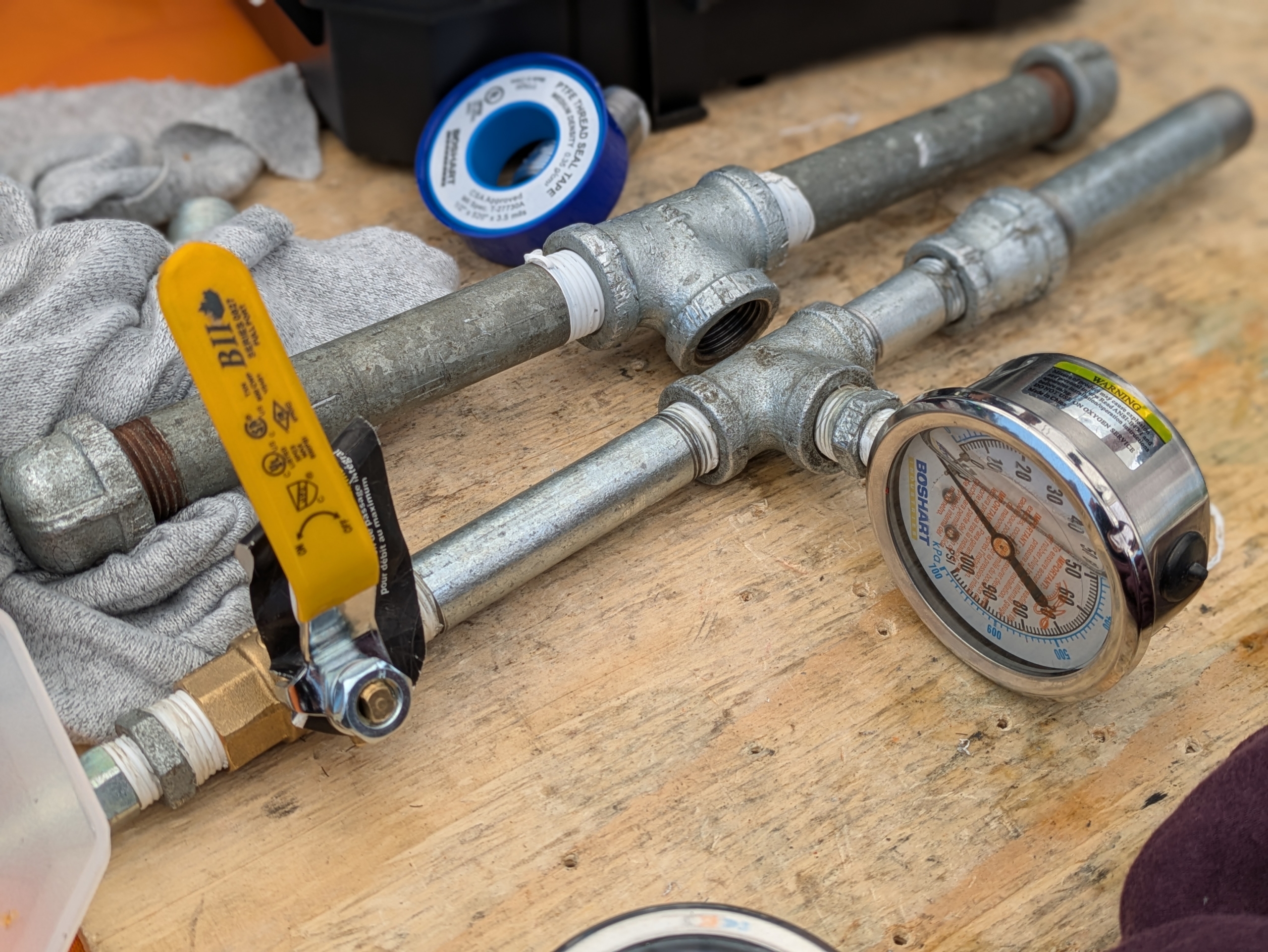 Galvanized pipe with a pressure gauge and a lever for turning it on and off