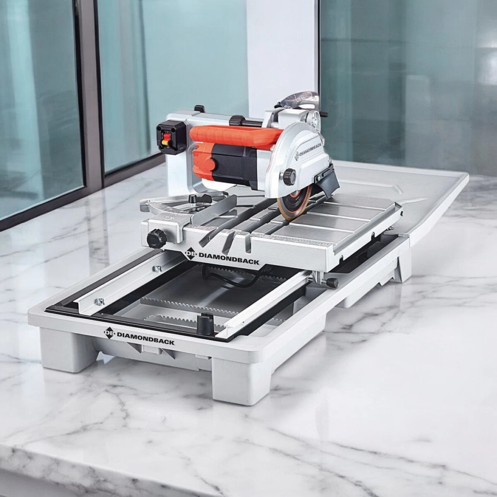 Corded wet saw with sliding table