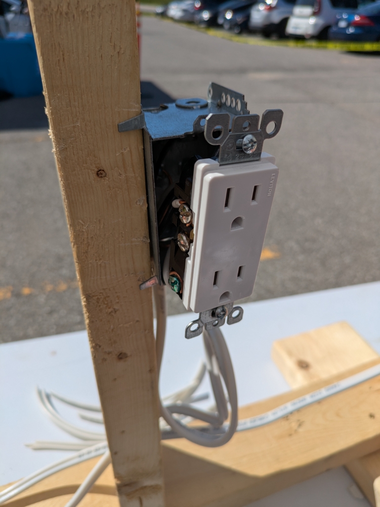 Receptacle with neutral, hot and ground connected